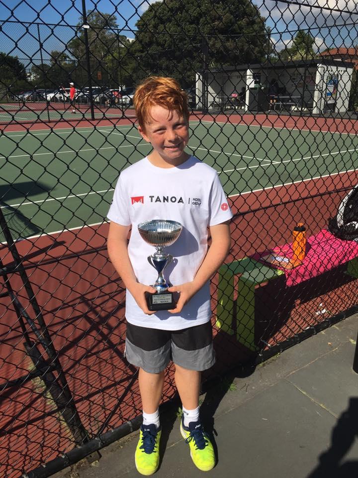 Read more about the article Jamie Mackenzie is Rod Laver lead in 10s Singles Champion